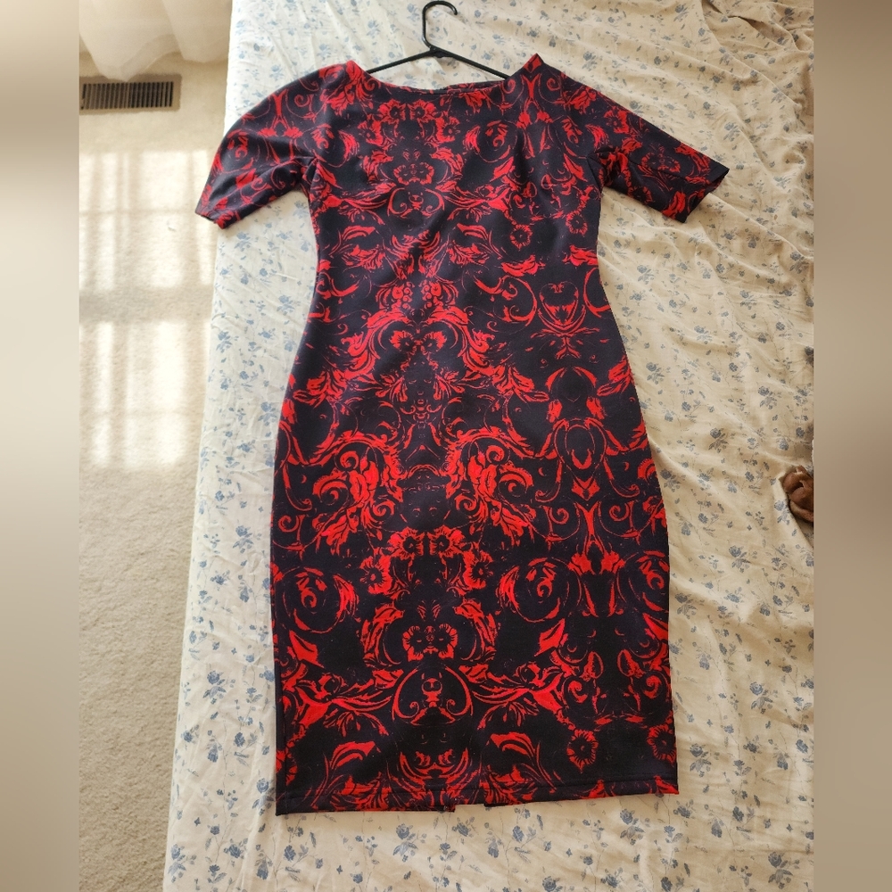 Dress, Large, Red and Black, zipper at the back, good condition